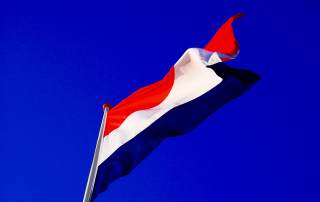 vlag in vlaggenmast Nederland